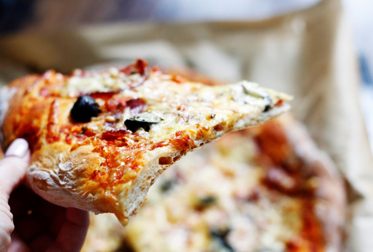 domowapizzanachrupiacymciescie
